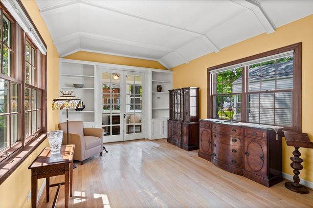 8449 N Kedvale Avenue, Skokie, IL 60076