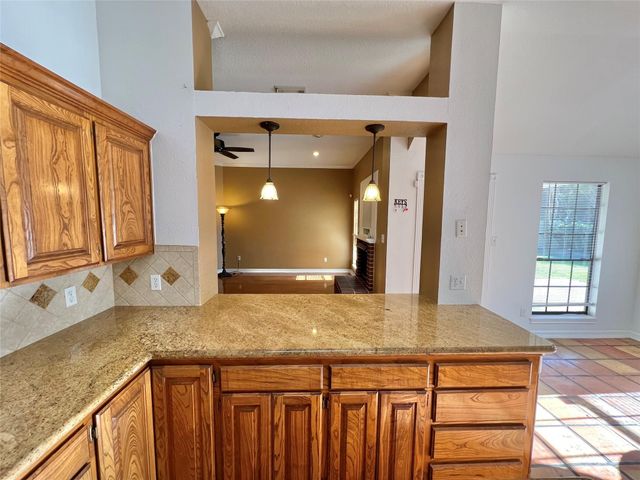 1833 N Valderas Street, Angleton, TX 77515