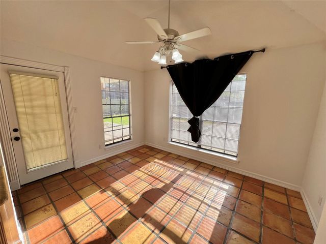 1833 N Valderas Street, Angleton, TX 77515
