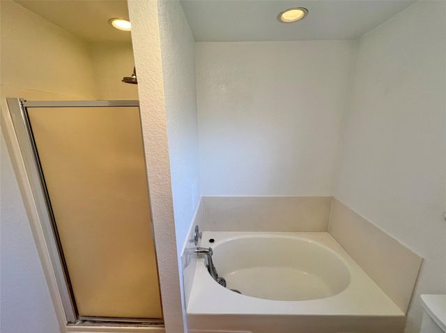 1833 N Valderas Street, Angleton, TX 77515