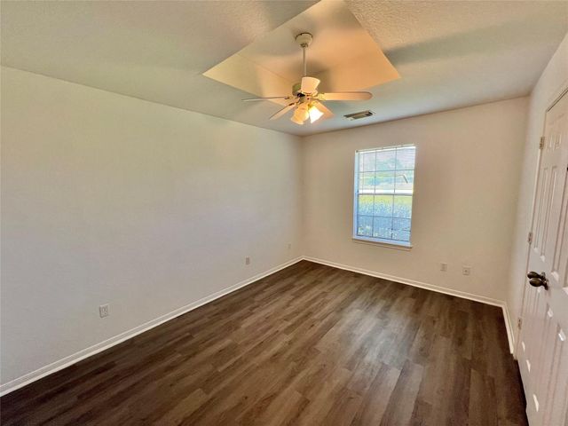 1833 N Valderas Street, Angleton, TX 77515