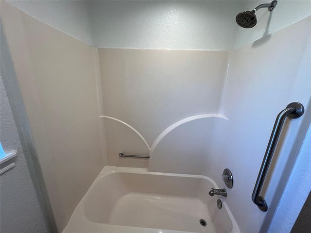 1833 N Valderas Street, Angleton, TX 77515