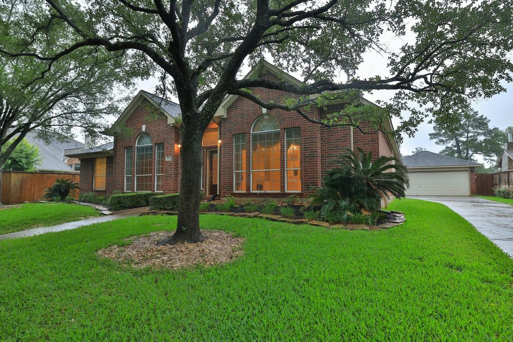 17222 Leeside Drive, Tomball, TX 77377