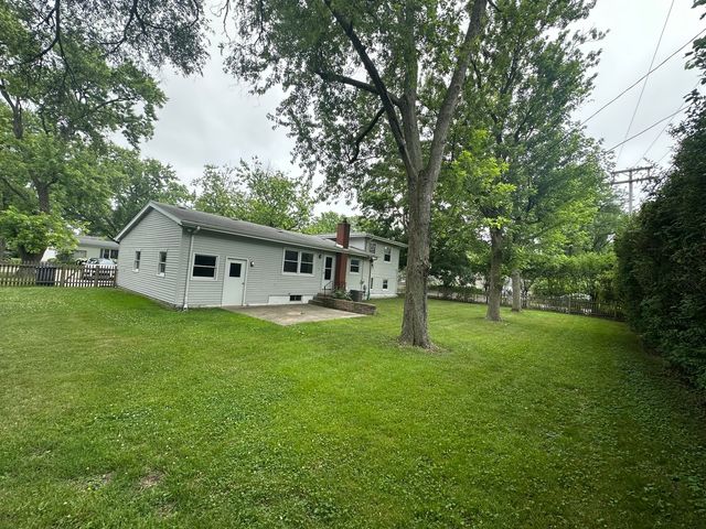 1028 Castlewood Lane, Deerfield, IL 60015