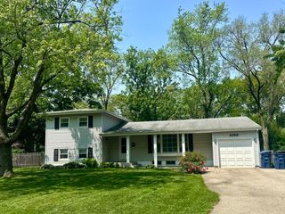 1028 Castlewood Lane, Deerfield, IL 60015