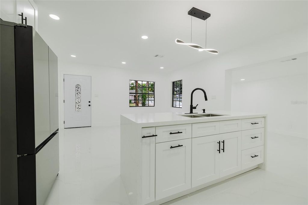 Image 11 of property listing at 3546 BOCA CIEGA DRIVE N, St Petersburg, FL 33710