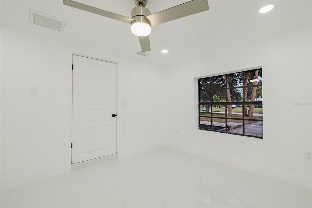 Image 19 of property listing at 3546 BOCA CIEGA DRIVE N, St Petersburg, FL 33710