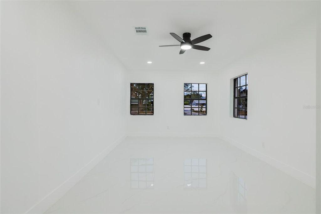 Image 25 of property listing at 3546 BOCA CIEGA DRIVE N, St Petersburg, FL 33710