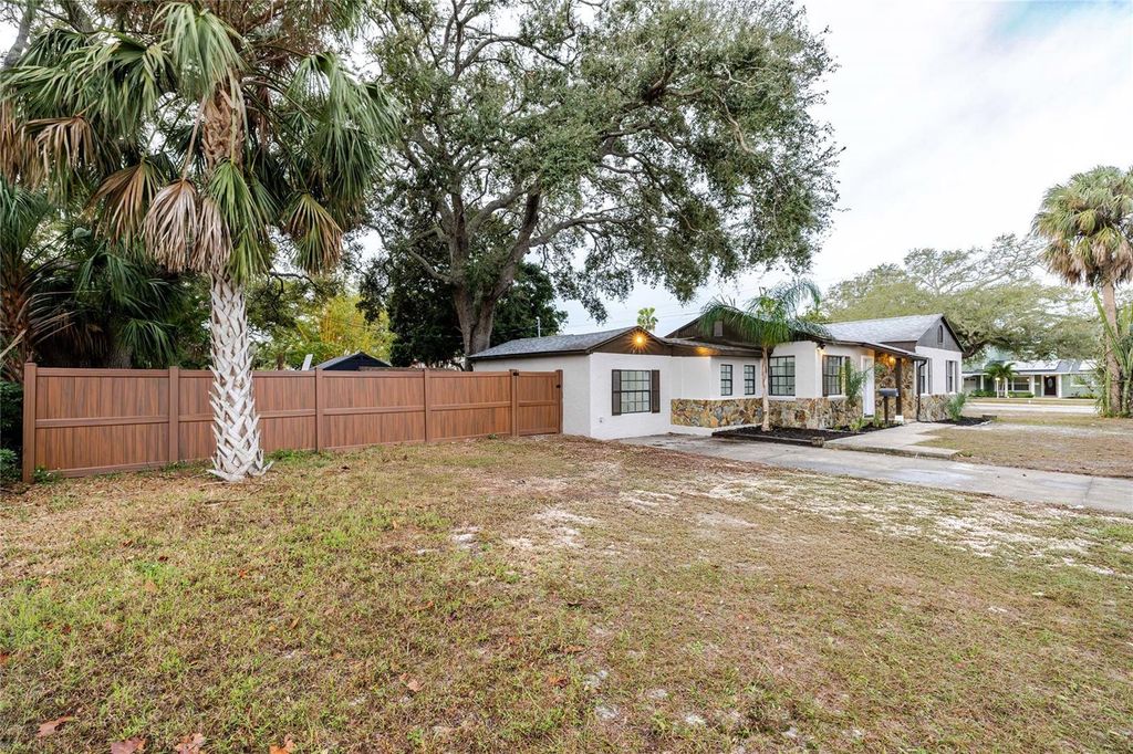 Image 38 of property listing at 3546 BOCA CIEGA DRIVE N, St Petersburg, FL 33710