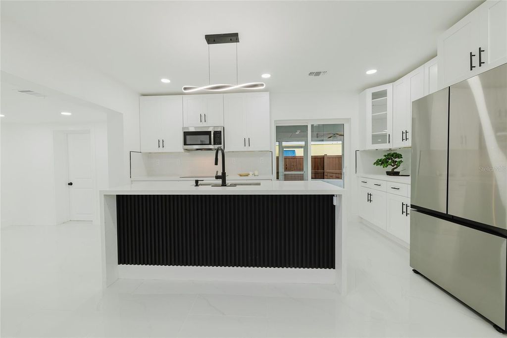 Image 7 of property listing at 3546 BOCA CIEGA DRIVE N, St Petersburg, FL 33710