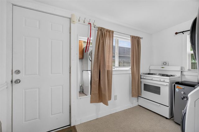 820 Maple Street, West Des Moines, IA 50265