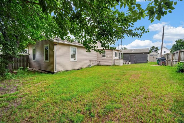 820 Maple Street, West Des Moines, IA 50265