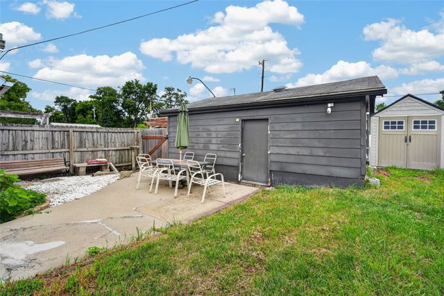 820 Maple Street, West Des Moines, IA 50265