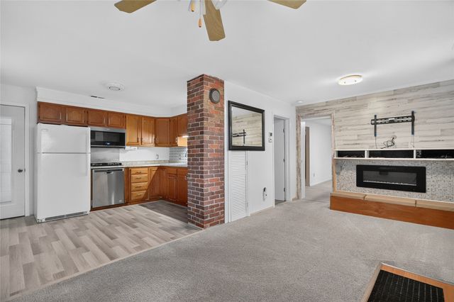 820 Maple Street, West Des Moines, IA 50265