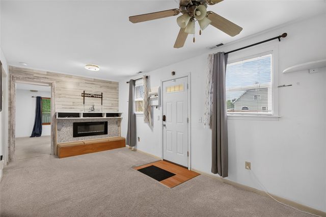 820 Maple Street, West Des Moines, IA 50265