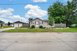 820 Maple Street, West Des Moines, IA 50265