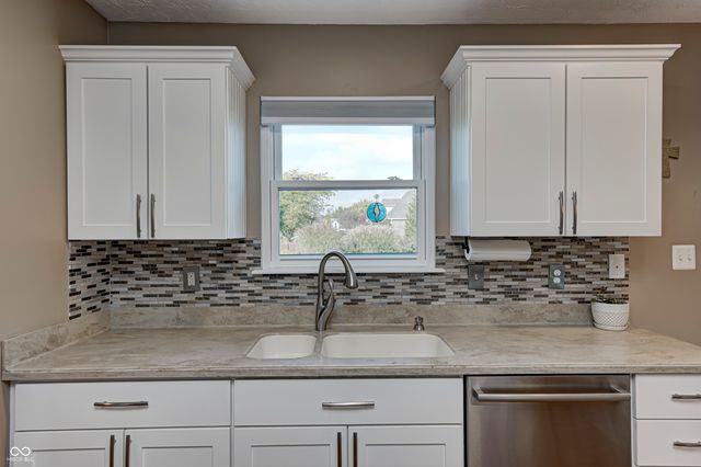 3176 S Parker Lane, New Palestine, IN 46163