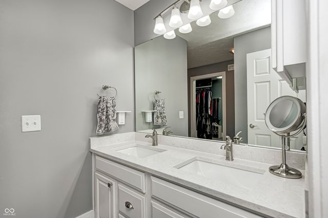 3176 S Parker Lane, New Palestine, IN 46163