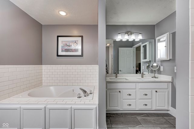 3176 S Parker Lane, New Palestine, IN 46163