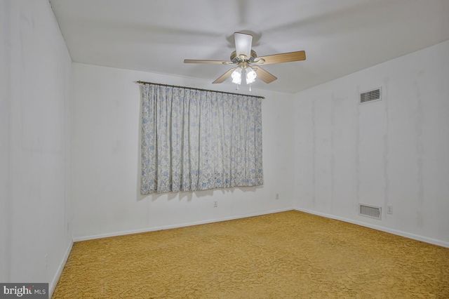 8104 RIGGS RD, Hyattsville, MD 20783