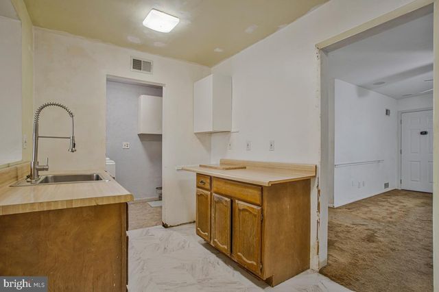 8104 RIGGS RD, Hyattsville, MD 20783