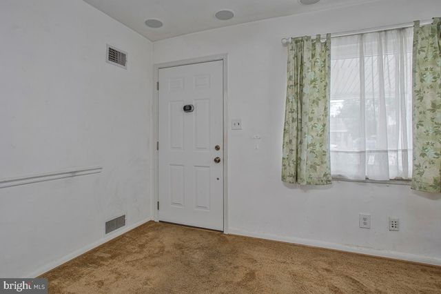8104 RIGGS RD, Hyattsville, MD 20783