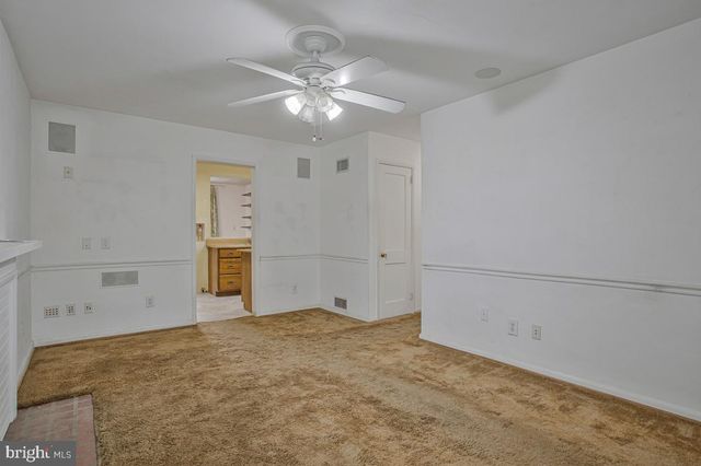8104 RIGGS RD, Hyattsville, MD 20783