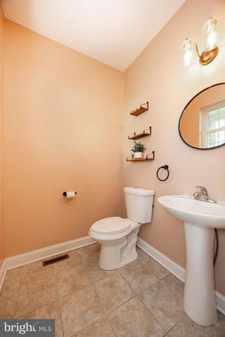 1 WINSLOW DR, Phoenixville, PA 19460