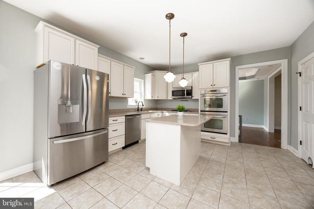 1 WINSLOW DR, Phoenixville, PA 19460