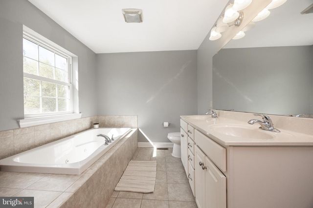 1 WINSLOW DR, Phoenixville, PA 19460