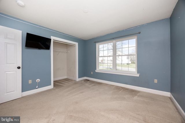 1 WINSLOW DR, Phoenixville, PA 19460