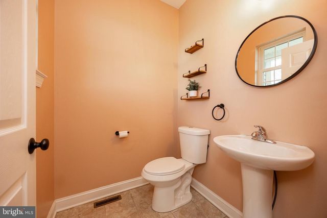 1 WINSLOW DR, Phoenixville, PA 19460