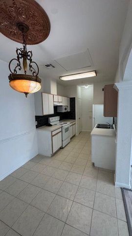 6289 Wilcrest Drive 7300, Houston, TX 77072