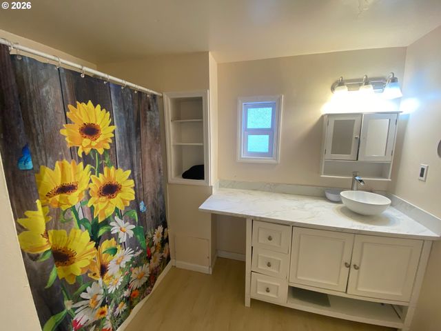 401 Se SURF Ave, Lincoln City, OR 97367