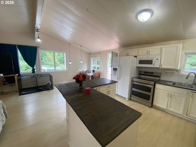 401 Se SURF Ave, Lincoln City, OR 97367