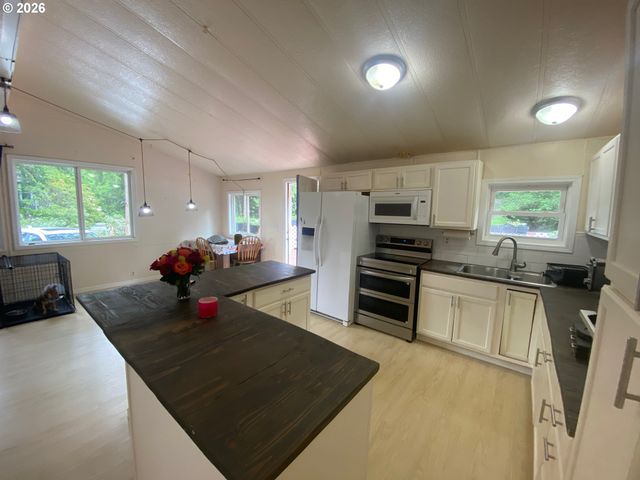 401 Se SURF Ave, Lincoln City, OR 97367