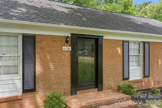 6742 Wild Turkey Lane, Charlotte, NC 28214