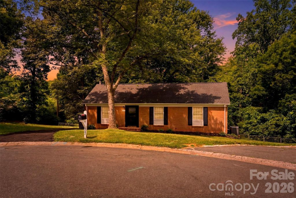 6742 Wild Turkey Lane, Charlotte, NC 28214