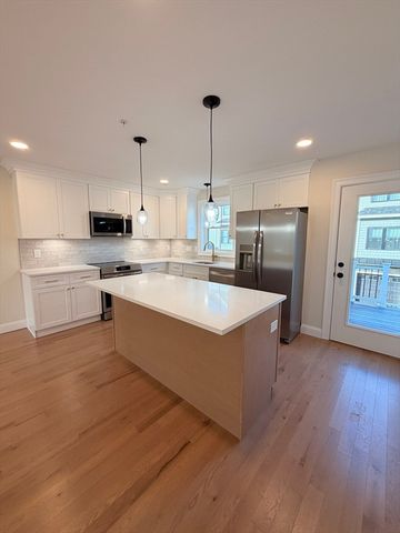 9 Acton Rd 8, Chelmsford, MA 01824