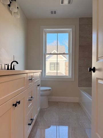 9 Acton Rd 8, Chelmsford, MA 01824