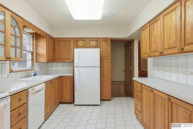 4628 Crestline Street, Omaha, NE 68134