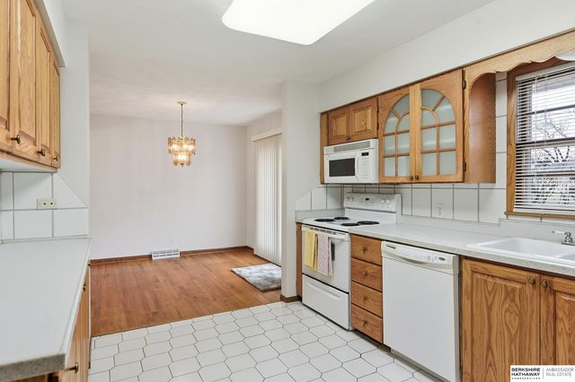 4628 Crestline Street, Omaha, NE 68134