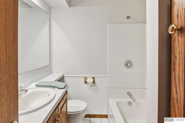 4628 Crestline Street, Omaha, NE 68134