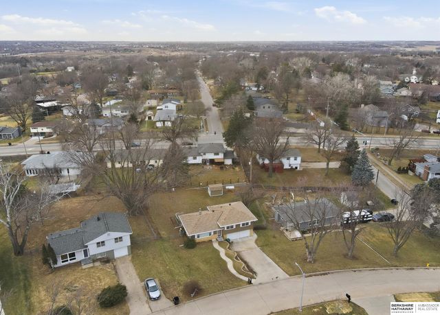 4628 Crestline Street, Omaha, NE 68134