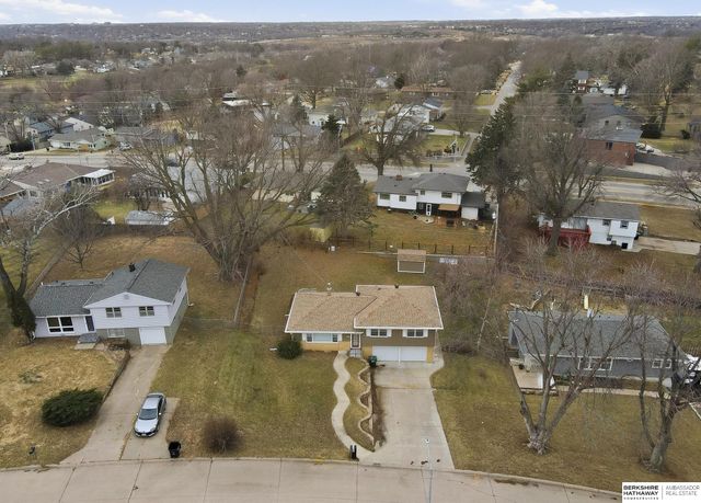 4628 Crestline Street, Omaha, NE 68134