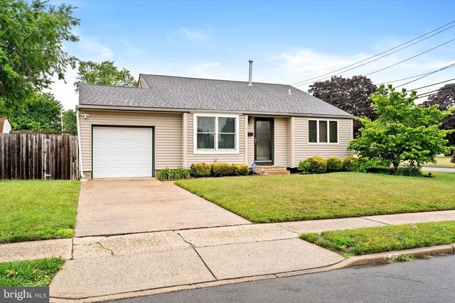 1 HASTINGS RD, Hamilton, NJ 08620
