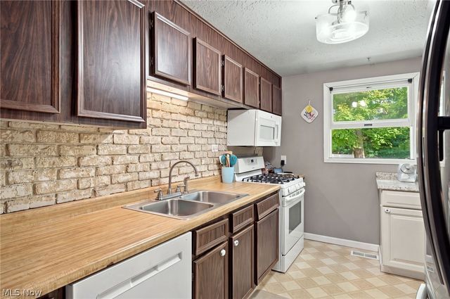 1035 Burntwood Drive, Medina, OH 44256