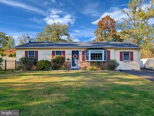 9 MAPLE LN, Doylestown, PA 18901