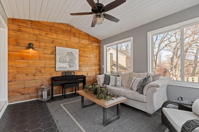 1122 Foxcroft Lane SW, Rochester, MN 55902