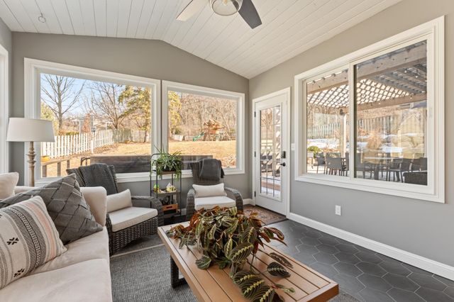 1122 Foxcroft Lane SW, Rochester, MN 55902